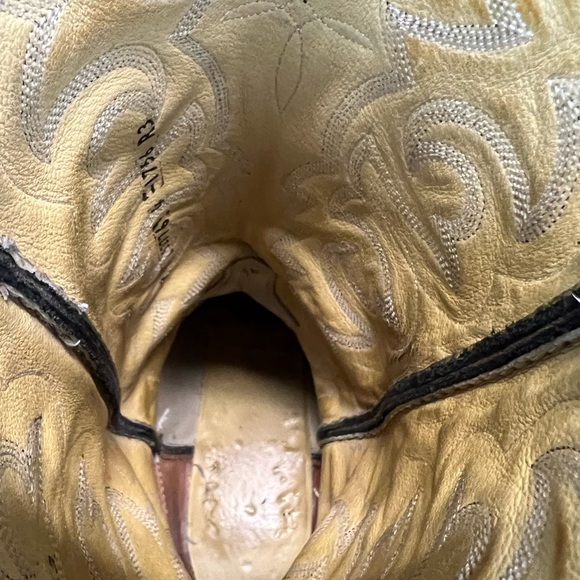 Mens Boots Size 9D Black Western Cowboy Boots with Embroidered Design - Picture 6 of 9